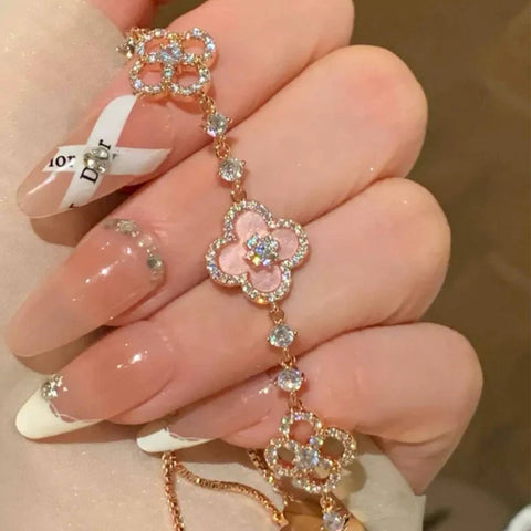 Bransoletka z diamentową koniczynką