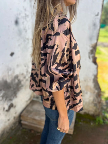 Damska kurtka typu bomber z nadrukiem zebry na jesień i zamkiem błyskawicznym