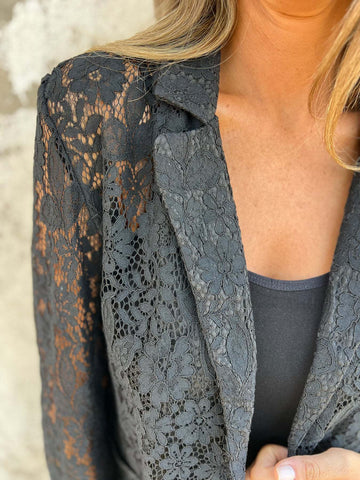 Blazer wykonany z ciągłej koronkowej siatki