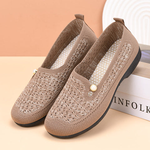 Buty tenisowe ozdobione perłami