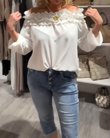Elegancka bluzka z odkrytymi ramionami i falbanką