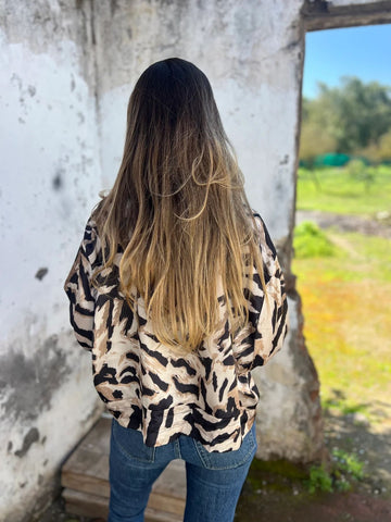 Damska kurtka typu bomber z nadrukiem zebry na jesień i zamkiem błyskawicznym