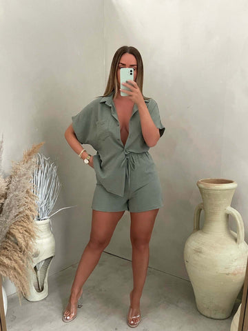 Chic solidny dwuczęściowy: koszula i szorty 👕