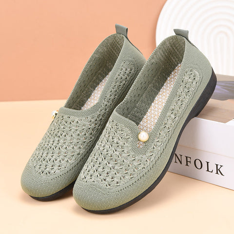 Buty tenisowe ozdobione perłami