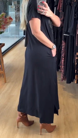 Damska sukienka na co dzień z dekoltem w serek i rozcięciem z kryształkami