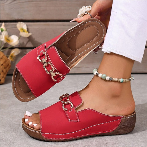 👡✨ Stylowe ortopedyczne kapcie z metalowymi klamrami