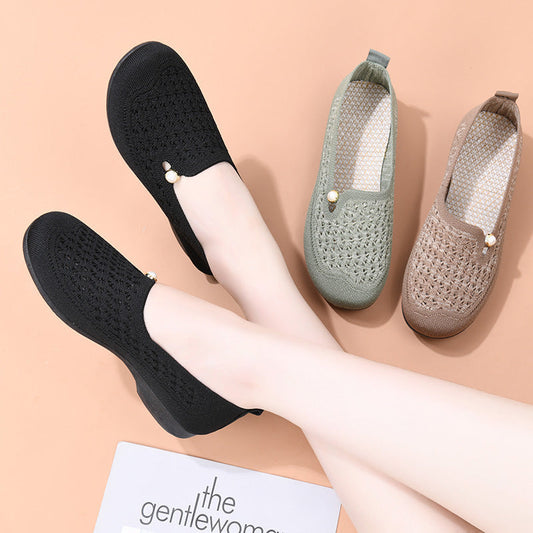 Buty tenisowe ozdobione perłami