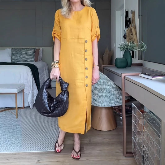 Damska sukienka maxi z rozcięciem z boku i guzikami