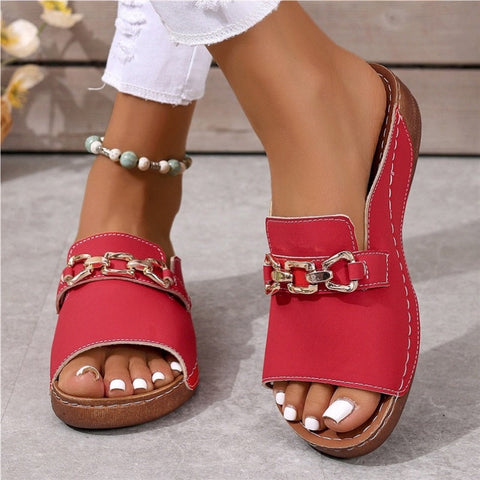 👡✨ Stylowe ortopedyczne kapcie z metalowymi klamrami