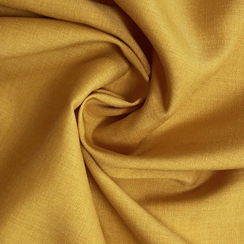 Damska sukienka maxi z rozcięciem z boku i guzikami