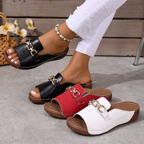 👡✨ Stylowe ortopedyczne kapcie z metalowymi klamrami