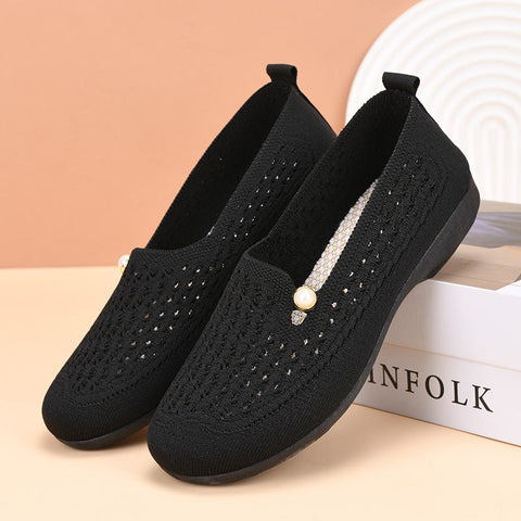 Buty tenisowe ozdobione perłami
