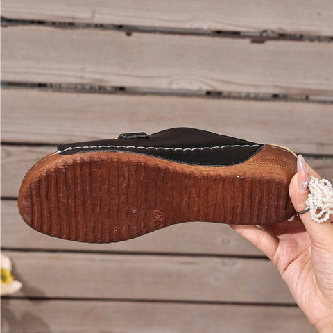 👡✨ Stylowe ortopedyczne kapcie z metalowymi klamrami