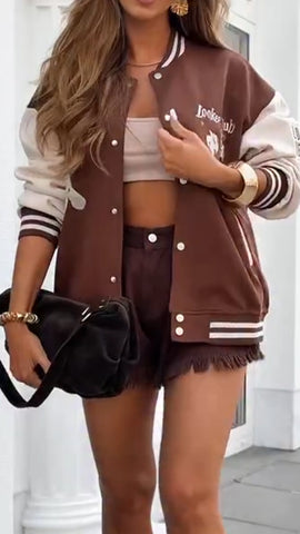 Damska kurtka casualowa z okrągłym dekoltem i nadrukiem na piersiach