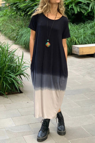 Damska luźna sukienka swobodna z okrągłym dekoltem i kontrastowym wykończeniem