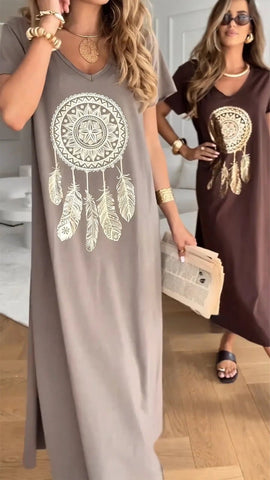 Damska sukienka swobodna z dekoltem w serek i nadrukiem